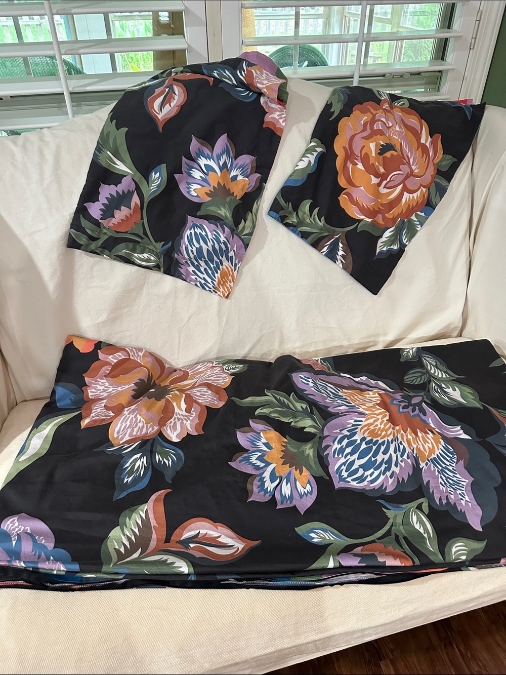 Mackenzie Childs reversable Jaipur Duvet with shams